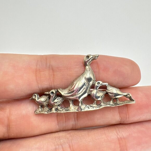 VTG Sterling Silver 925 Duck and Ducklings Brooch Pin Size 1.75" Length - Picture 7 of 10